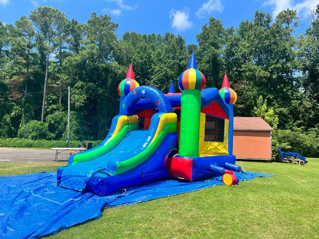 Renta de Mesas, Sillas, Carpas y Brincolines